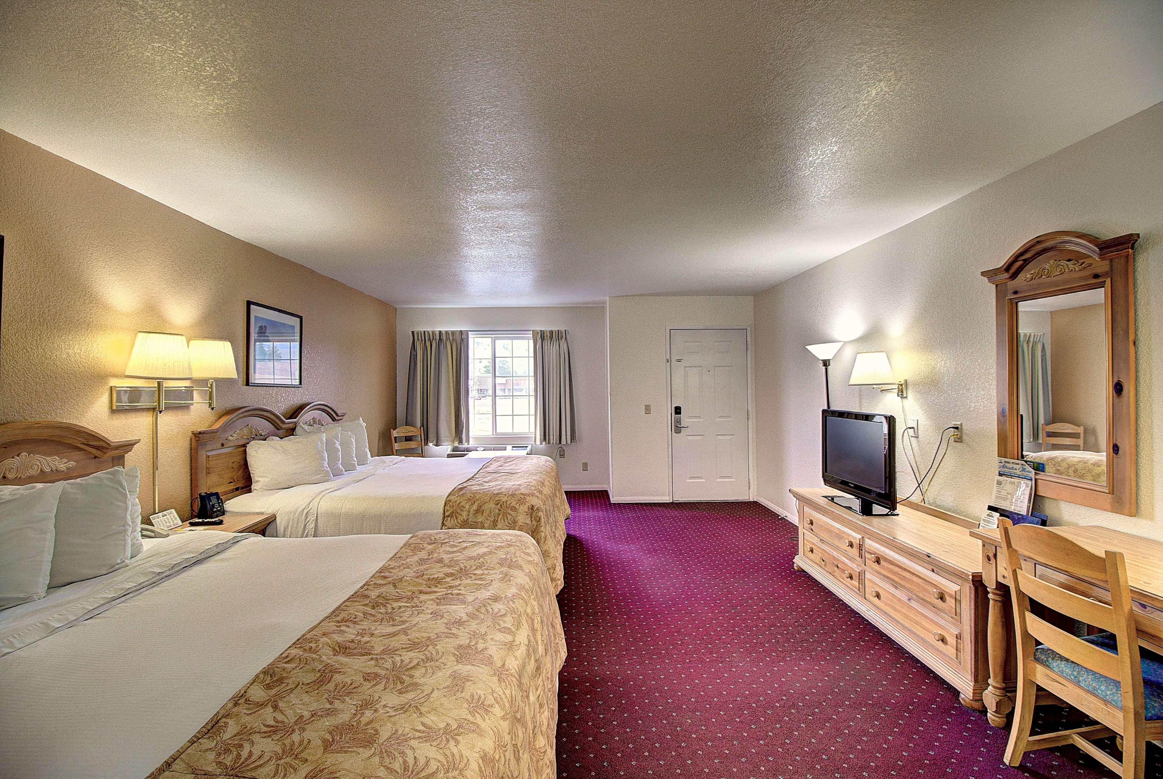 Days Inn & Suites By Wyndham Lolo Екстер'єр фото