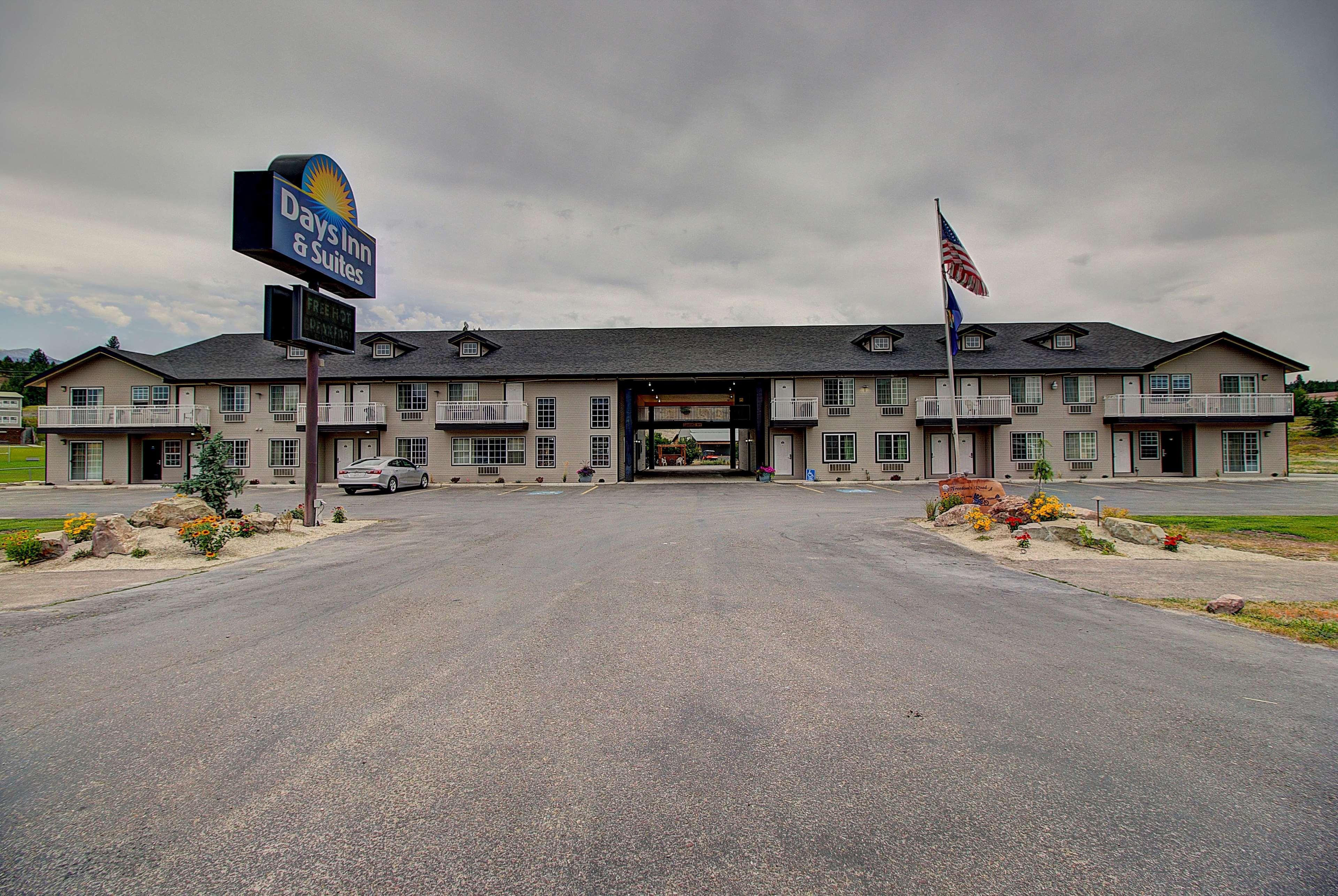 Days Inn & Suites By Wyndham Lolo Екстер'єр фото