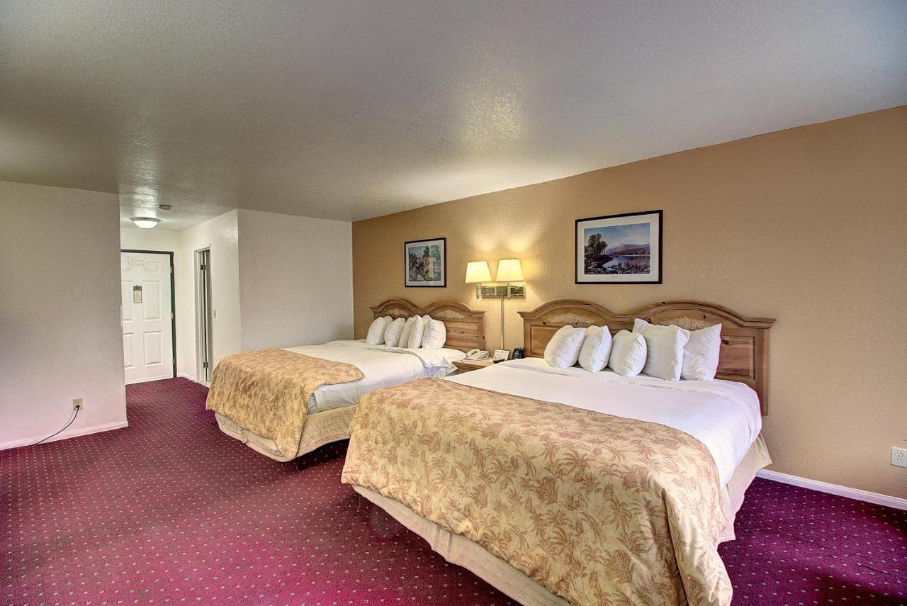 Days Inn & Suites By Wyndham Lolo Екстер'єр фото